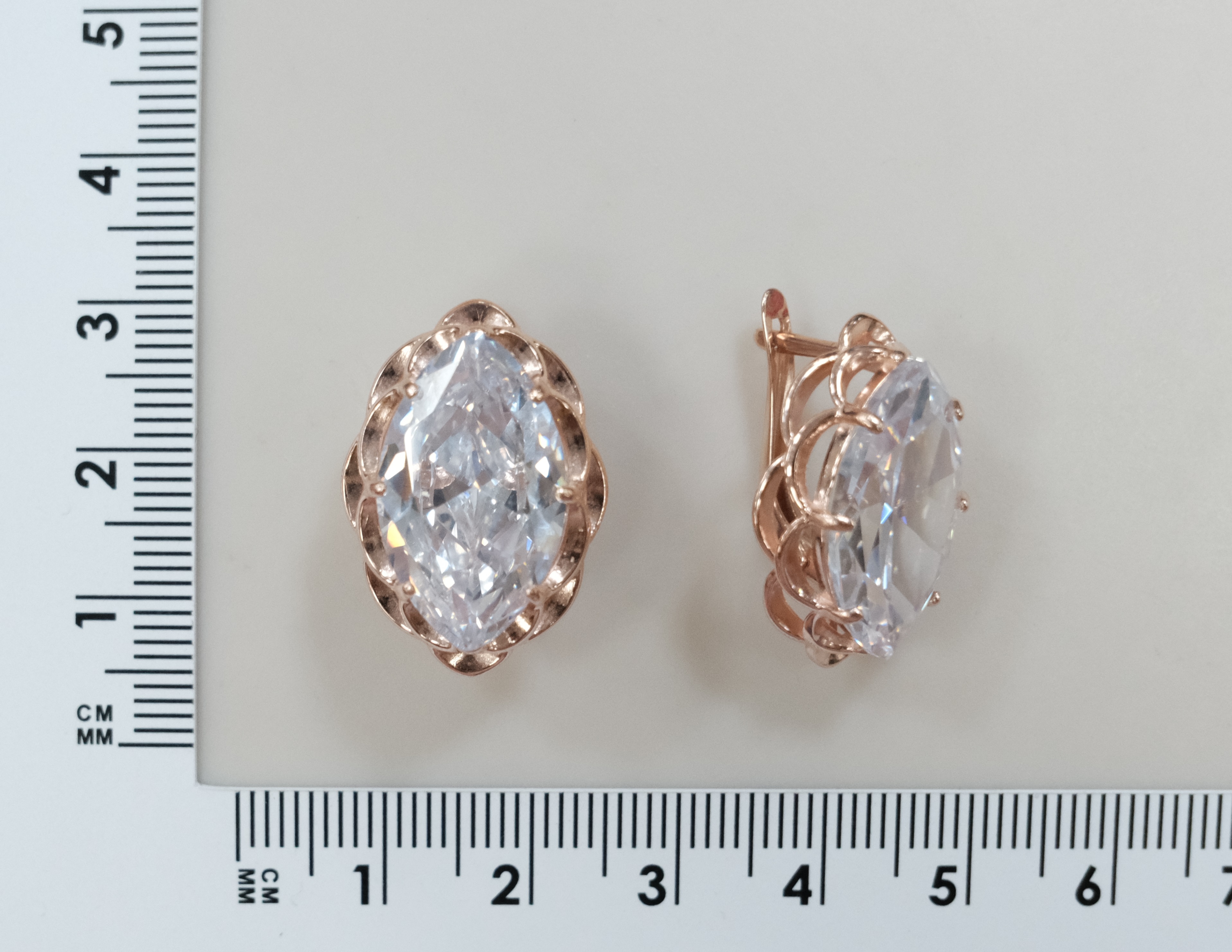 Серебряные серьги с фианитами